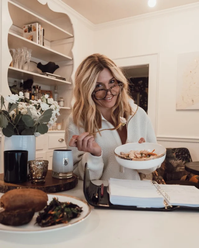 Thank goodness I had a @hungryroot delivery this week since I’ve been stuck in the house! I absolutely love to cook, but there are weeks when I just don’t have the brain power to decide what to make... That’s why I love my Hungryroot delivery, which isn’t just meal delivery but meals, groceries, snacks, and more! 
⠀⠀⠀⠀⠀⠀⠀⠀⠀
The chickpea chocolate chip cookies were quite a tasty surprise if I do say so! Get 40% off your first delivery with code ONESMALLBLONDE ❤️ #hungryrootpartner